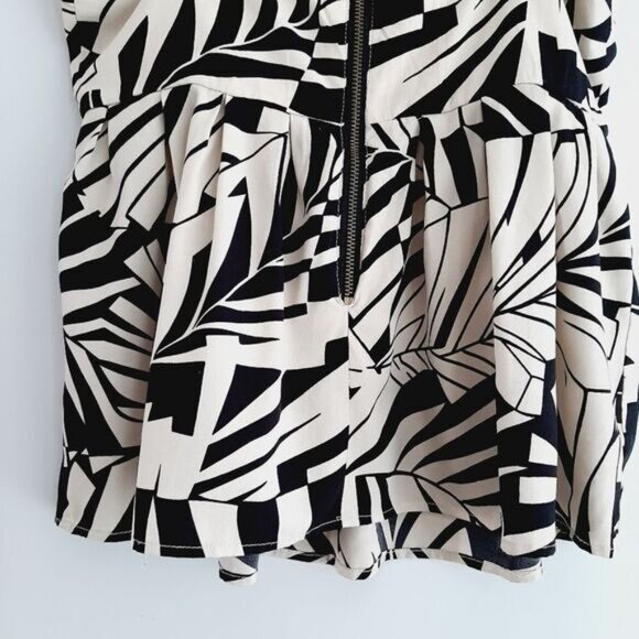 BILLABONG Spaghetti Strap Silky Tank Top B&W Sz M Flawed - Picture 10 of 16